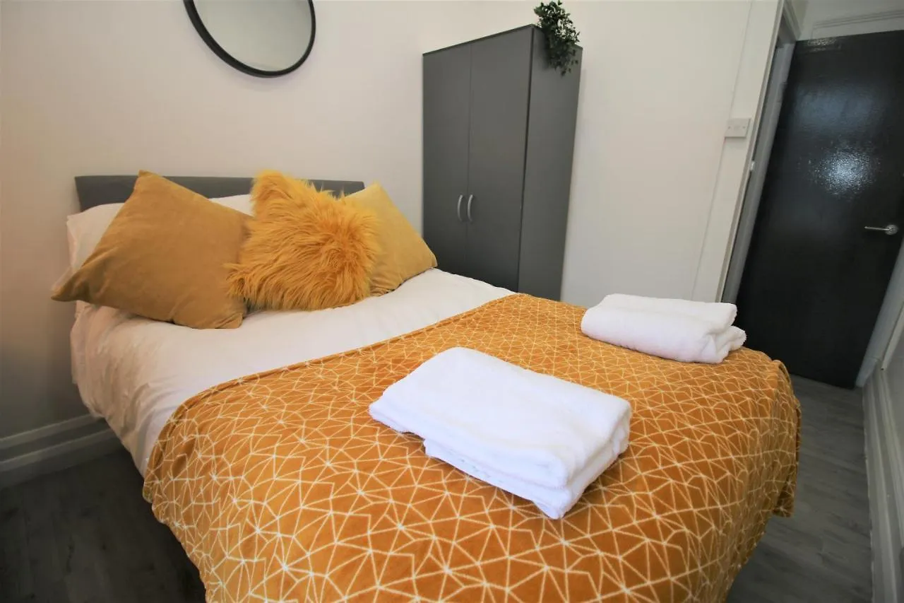 Free Local Parking - Fast Wifi - Sleeps 10 Guests By Property Promise Cardiff 0*,  United Kingdom