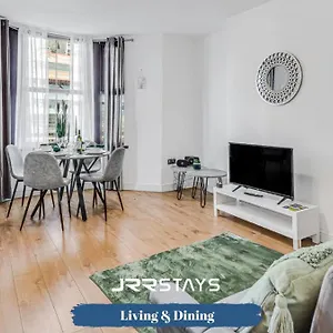  Apartment Stylish 2 Bedroom Sleeps 6 Wi-fi - Jrr